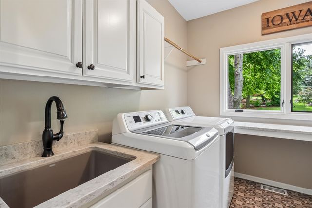 14006 South Shore Drive, Clive, IA 50325