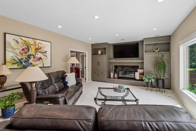 14006 South Shore Drive, Clive, IA 50325