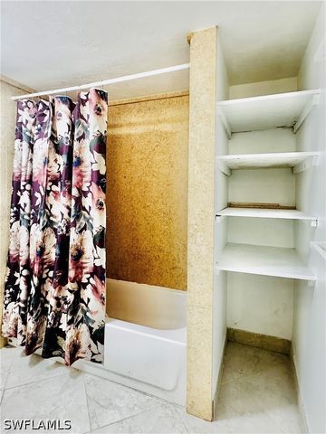 826 Wiggins Pass RD 302, Naples, FL 34110