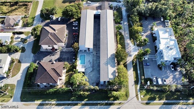 826 Wiggins Pass RD 302, Naples, FL 34110