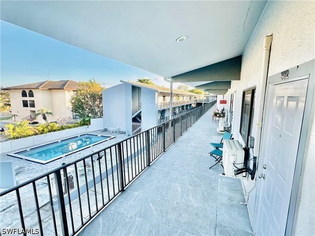 826 Wiggins Pass RD 302, Naples, FL 34110