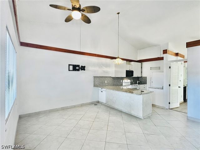826 Wiggins Pass RD 302, Naples, FL 34110