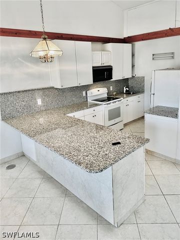 826 Wiggins Pass RD 302, Naples, FL 34110