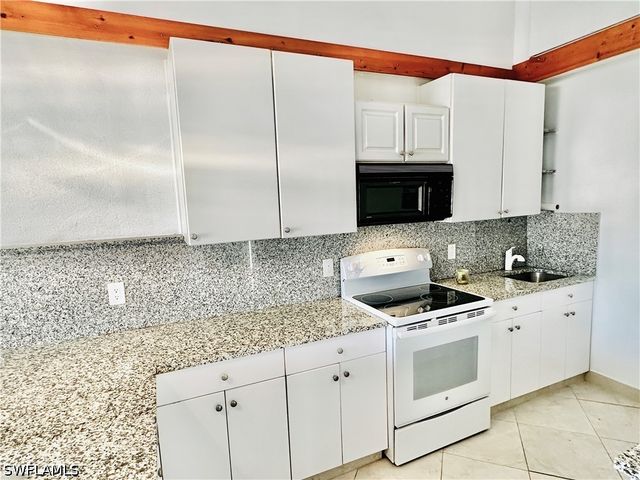 826 Wiggins Pass RD 302, Naples, FL 34110