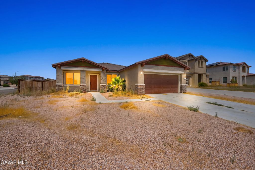 2437 Lugar Hermoso Court, Rosamond, CA 93560