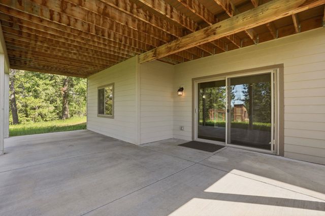 15415 E Timbercrest Ln, Mead, WA 99021