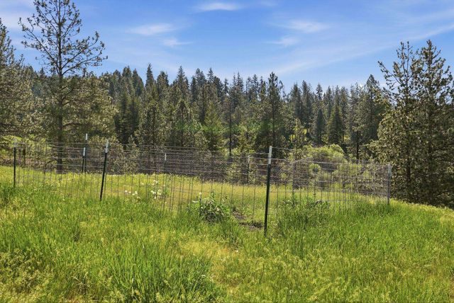15415 E Timbercrest Ln, Mead, WA 99021