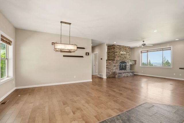 15415 E Timbercrest Ln, Mead, WA 99021