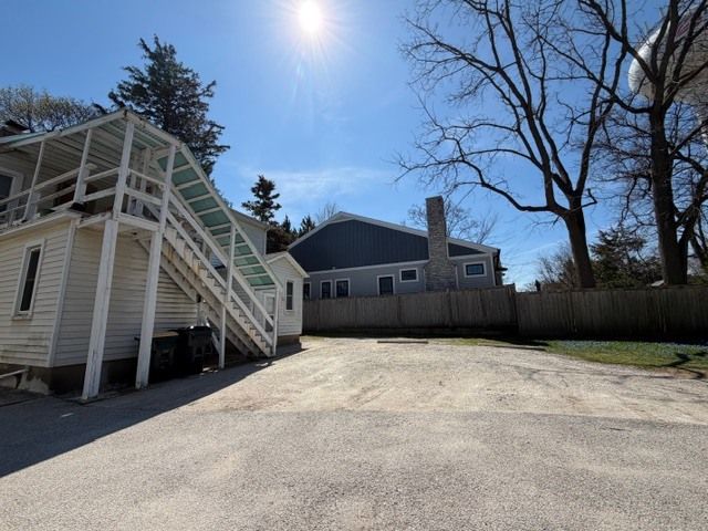 609 1st Street 1, Libertyville, IL 60048