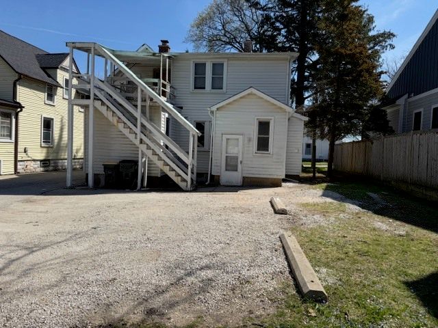 609 1st Street 1, Libertyville, IL 60048