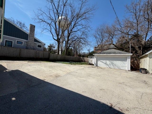 609 1st Street 1, Libertyville, IL 60048