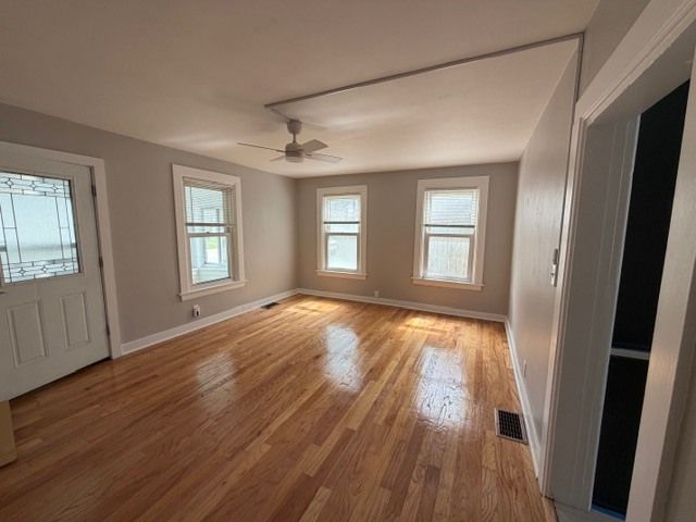 609 1st Street 1, Libertyville, IL 60048