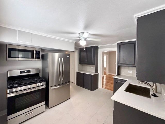 609 1st Street 1, Libertyville, IL 60048