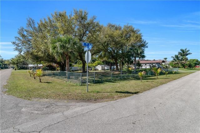 2504 E 7th ST, Lehigh Acres, FL 33936
