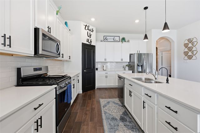 11024 Gold Pan Trail, Aubrey, TX 76227