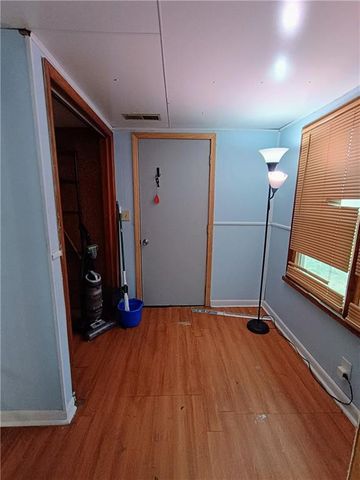 123 W Valley Street, St Joseph, MO 64504