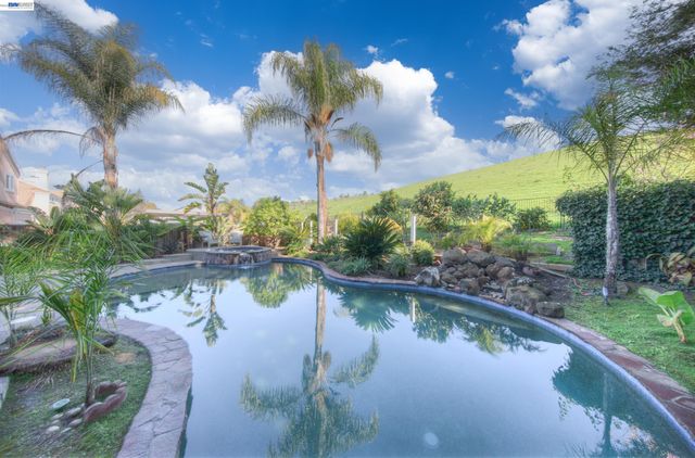 35172 King Ct., Fremont, CA 94536