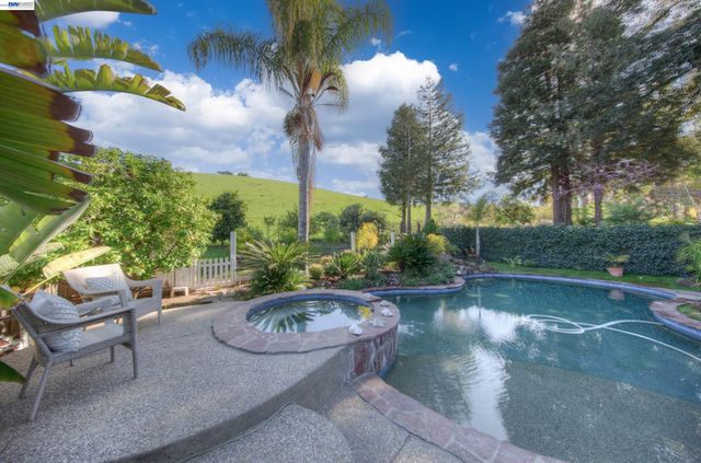 35172 King Ct., Fremont, CA 94536