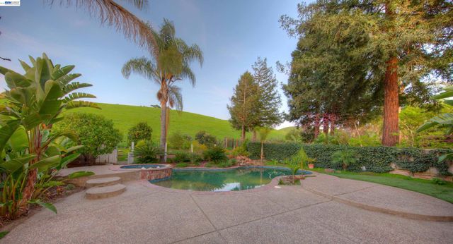 35172 King Ct., Fremont, CA 94536