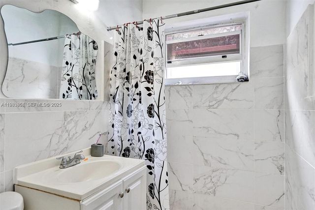 1868 NW 64th St, Miami, FL 33147