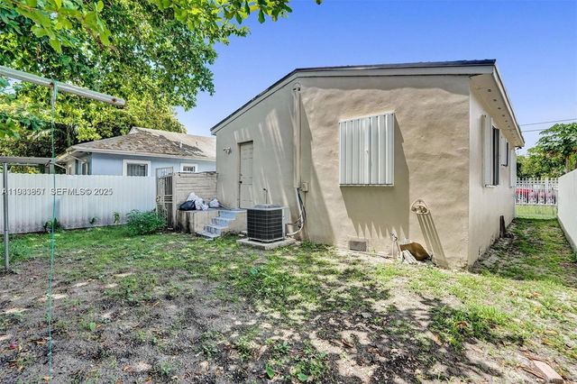 1868 NW 64th St, Miami, FL 33147