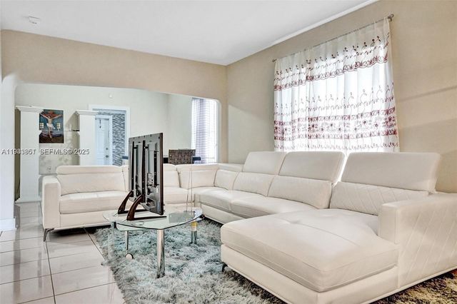 1868 NW 64th St, Miami, FL 33147