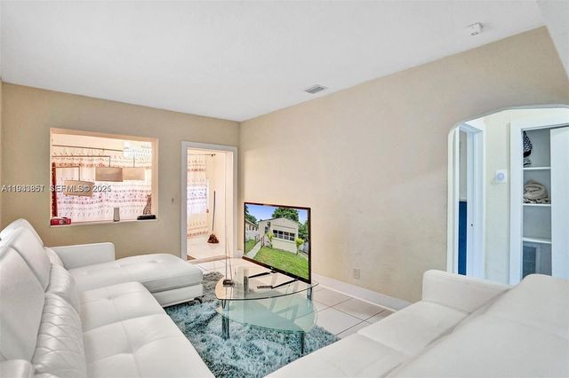 1868 NW 64th St, Miami, FL 33147