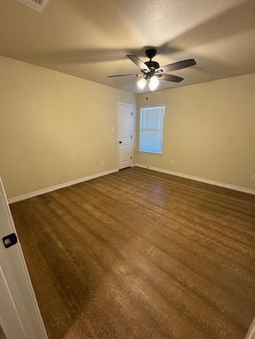 101 Calvin Smith LN B, Jarrell, TX 76537