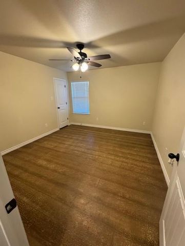 101 Calvin Smith LN B, Jarrell, TX 76537