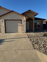 101 Calvin Smith LN B, Jarrell, TX 76537