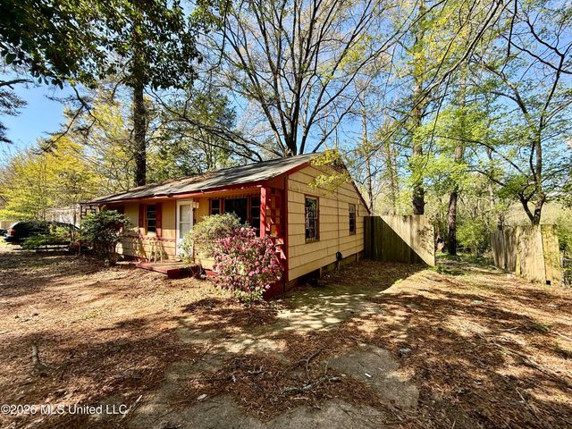 2607 Brookwood Drive, Jackson, MS 39212