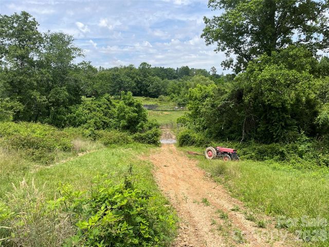 99999 Jones Road, Fletcher, NC 28732