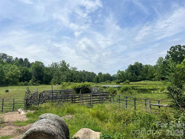 99999 Jones Road, Fletcher, NC 28732