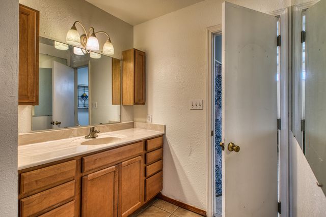 6800 ORPHELIA Avenue NE, Albuquerque, NM 87109