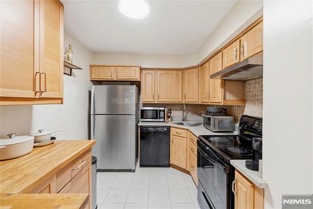 546 Windsor Drive, Palisades Park, NJ 07650