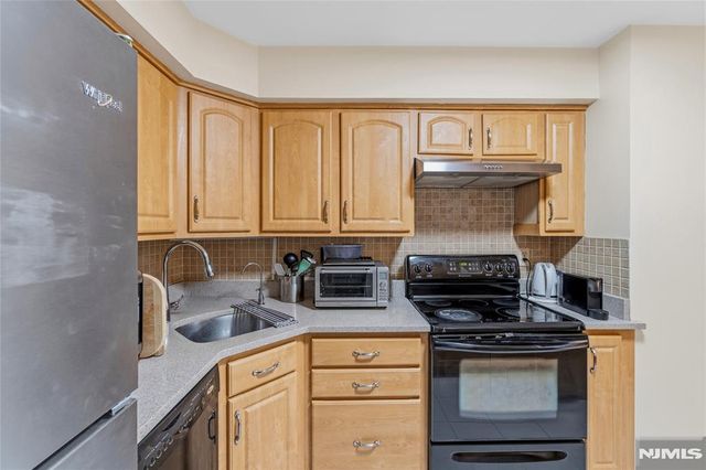 546 Windsor Drive, Palisades Park, NJ 07650