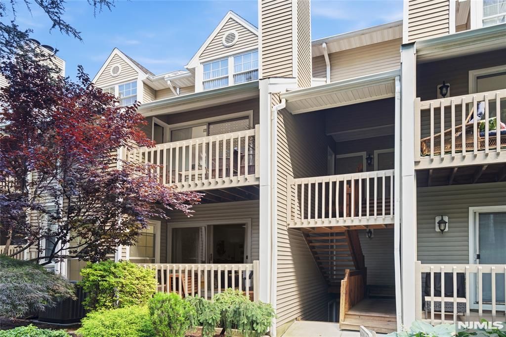 546 Windsor Drive, Palisades Park, NJ 07650