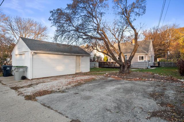 3035 N 81st STREET, Milwaukee, WI 53222