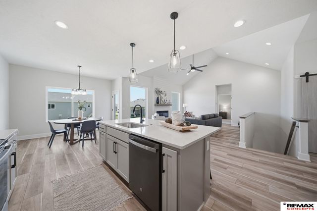 5826 SW 9th Street, Lincoln, NE 68523