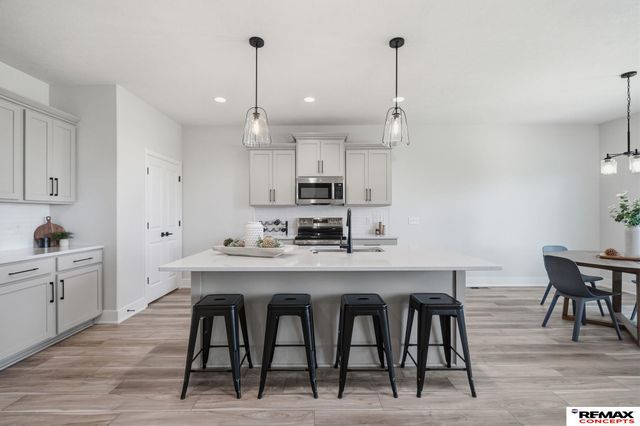 5826 SW 9th Street, Lincoln, NE 68523