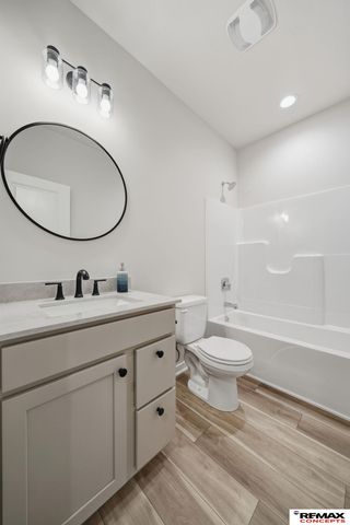 5826 SW 9th Street, Lincoln, NE 68523