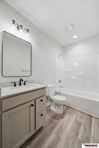 5826 SW 9th Street, Lincoln, NE 68523
