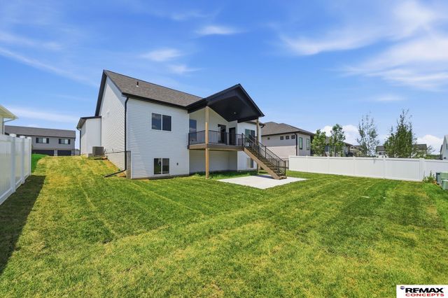 5826 SW 9th Street, Lincoln, NE 68523