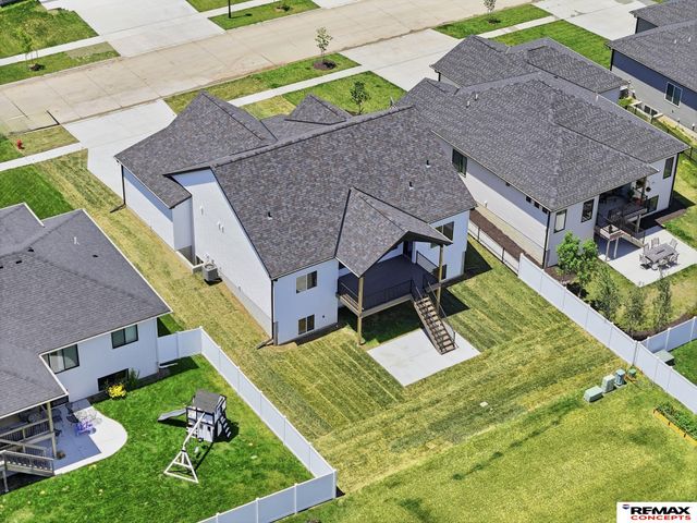5826 SW 9th Street, Lincoln, NE 68523