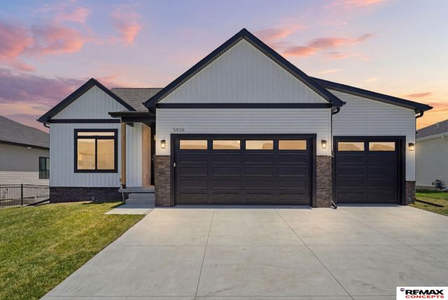 5826 SW 9th Street, Lincoln, NE 68523