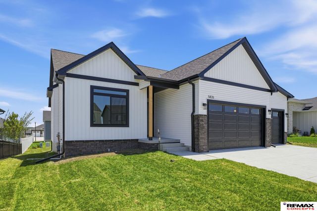 5826 SW 9th Street, Lincoln, NE 68523