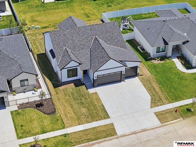 5826 SW 9th Street, Lincoln, NE 68523