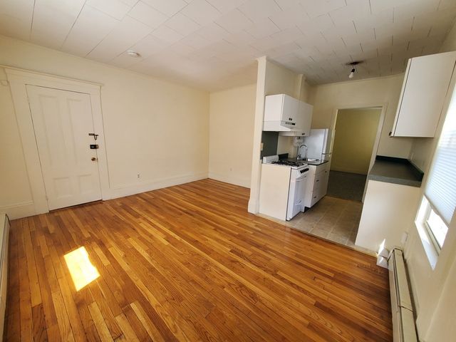 47 Railroad Ave 2R, Beverly, MA 01915