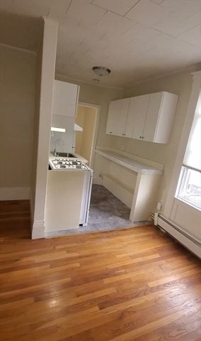 47 Railroad Ave 2R, Beverly, MA 01915