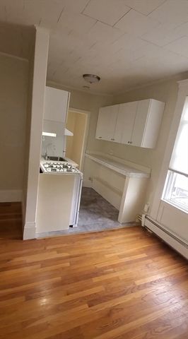 47 Railroad Ave 2R, Beverly, MA 01915